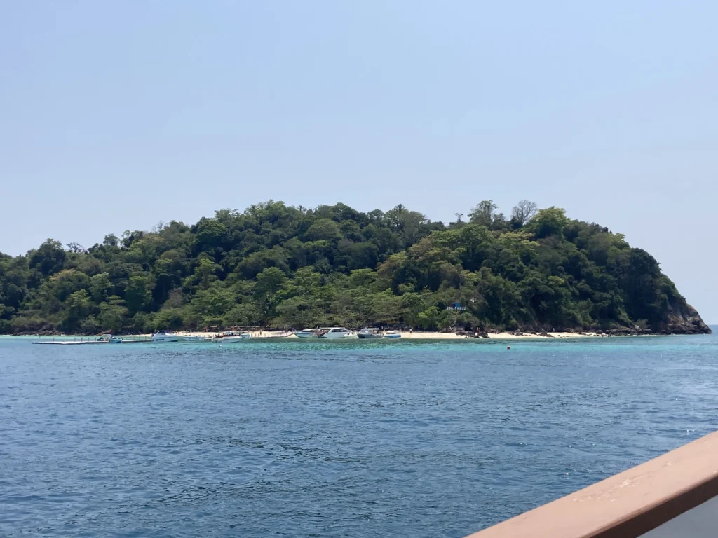 Lunch på stranden i Thailand