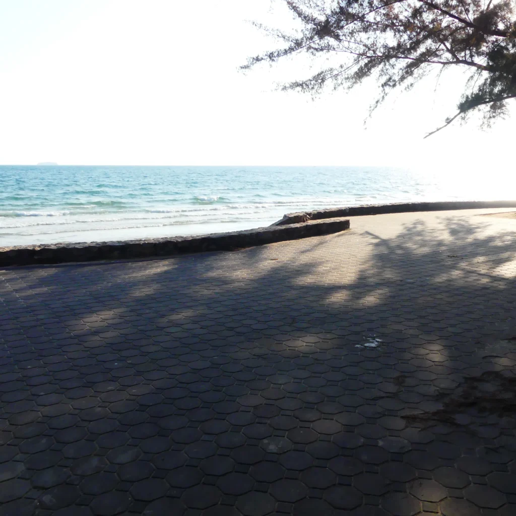 Strandpromenaden i fantastiskt väder