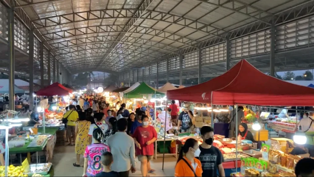 Night market in Klaeng Thailand